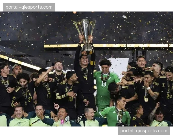 墨西哥2-0美国，锁定中北美区头名