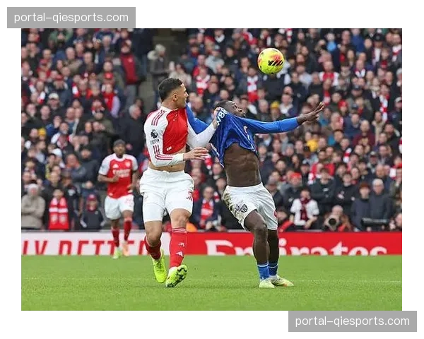 观察：阿森纳年轻中卫组合的成熟，体现在对压迫失败后身后空档的协同保护上