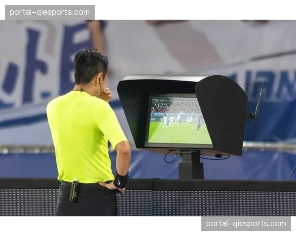 VAR中心将试点接入实时球员心率与跑动强度数据，辅助裁判判断